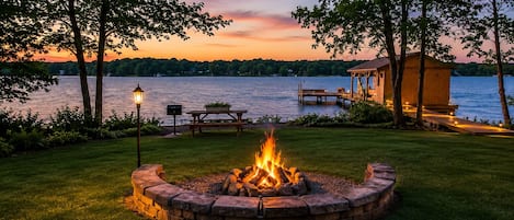 House, Multiple Beds, Kitchen (Sunset Splendor) | Property grounds