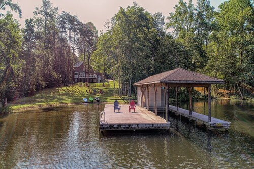 Lakefront Home With Boat Dock, Private Firepit & Game Room - Dog-friendly