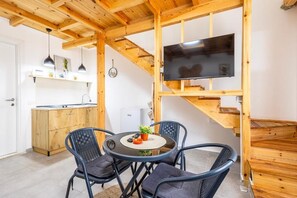 Dining - LaLun Apartments & Rooms (Golem)