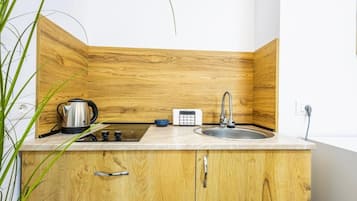 Deluxe Double Room, Beachside | Private kitchen