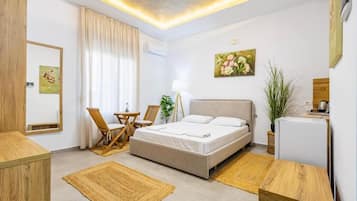 Deluxe Double Room, Beachside | Blackout drapes, soundproofing, free WiFi