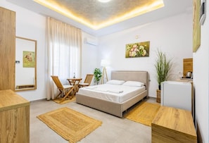 Deluxe Double Room, Beachside | Blackout curtains, soundproofing, free WiFi - LaLun Apartments & Rooms (Golem)
