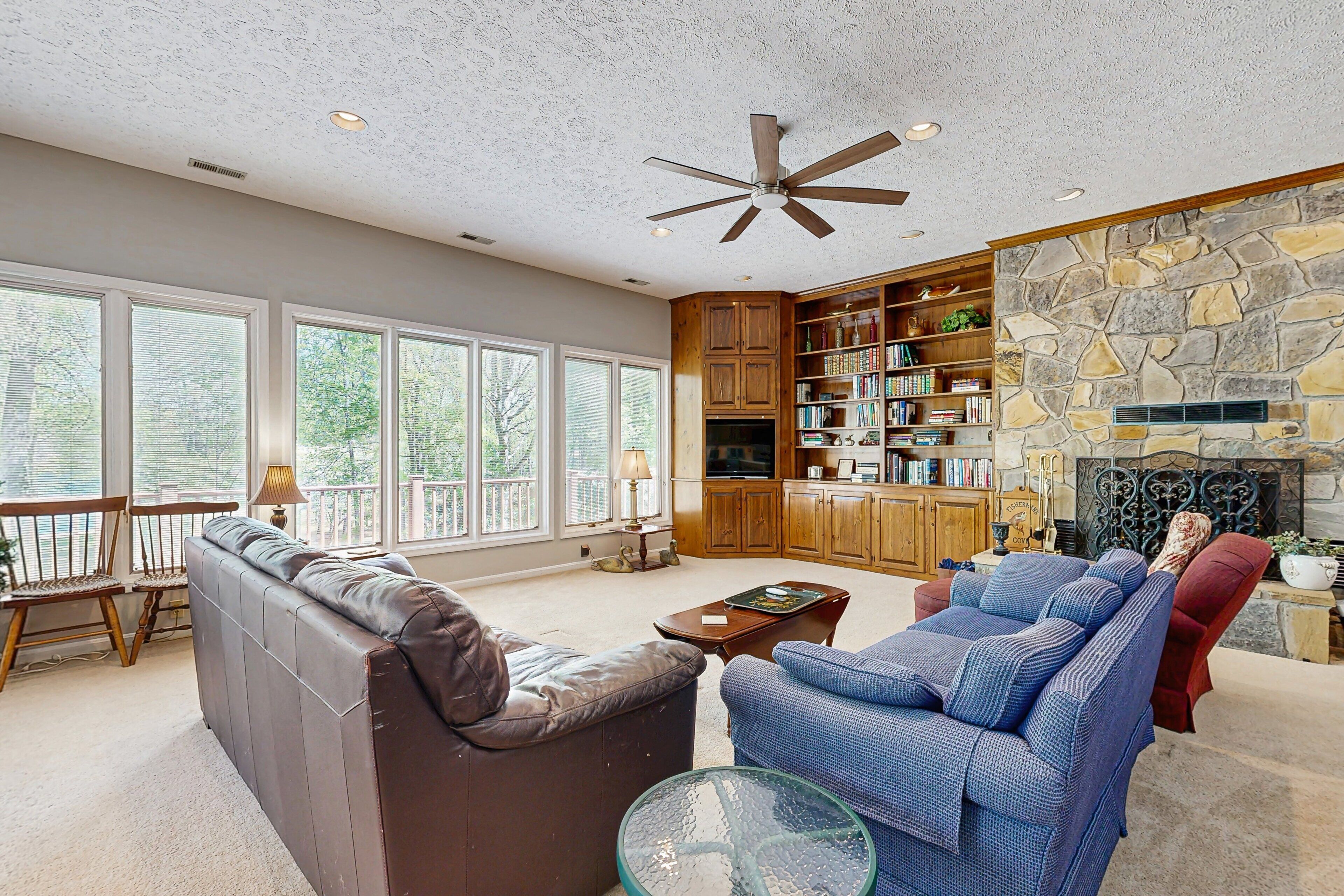 House, Multiple Beds, Kitchen (Lazy Daze Lodge) | Living area