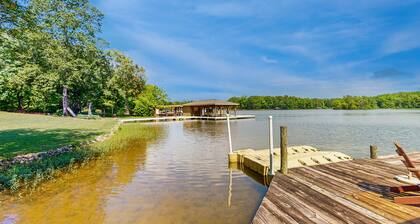 Rustic Lakehouse With Views, Kayaks, Wifi, Central AC & Cozy Firepit Nights