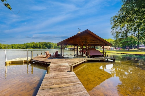 Rustic Lakehouse With Views, Kayaks, Wifi, Central AC & Cozy Firepit Nights