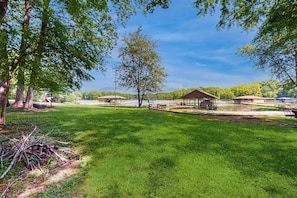 A park with picnic tables, a gazebo, and a playground. - Rustic Lakehouse With Views, Kayaks, Wifi, Central AC & Cozy Firepit Nights (Bumpass)
