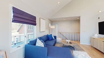 House, Multiple Beds, Hot Tub (Treasured Cove) | Living area