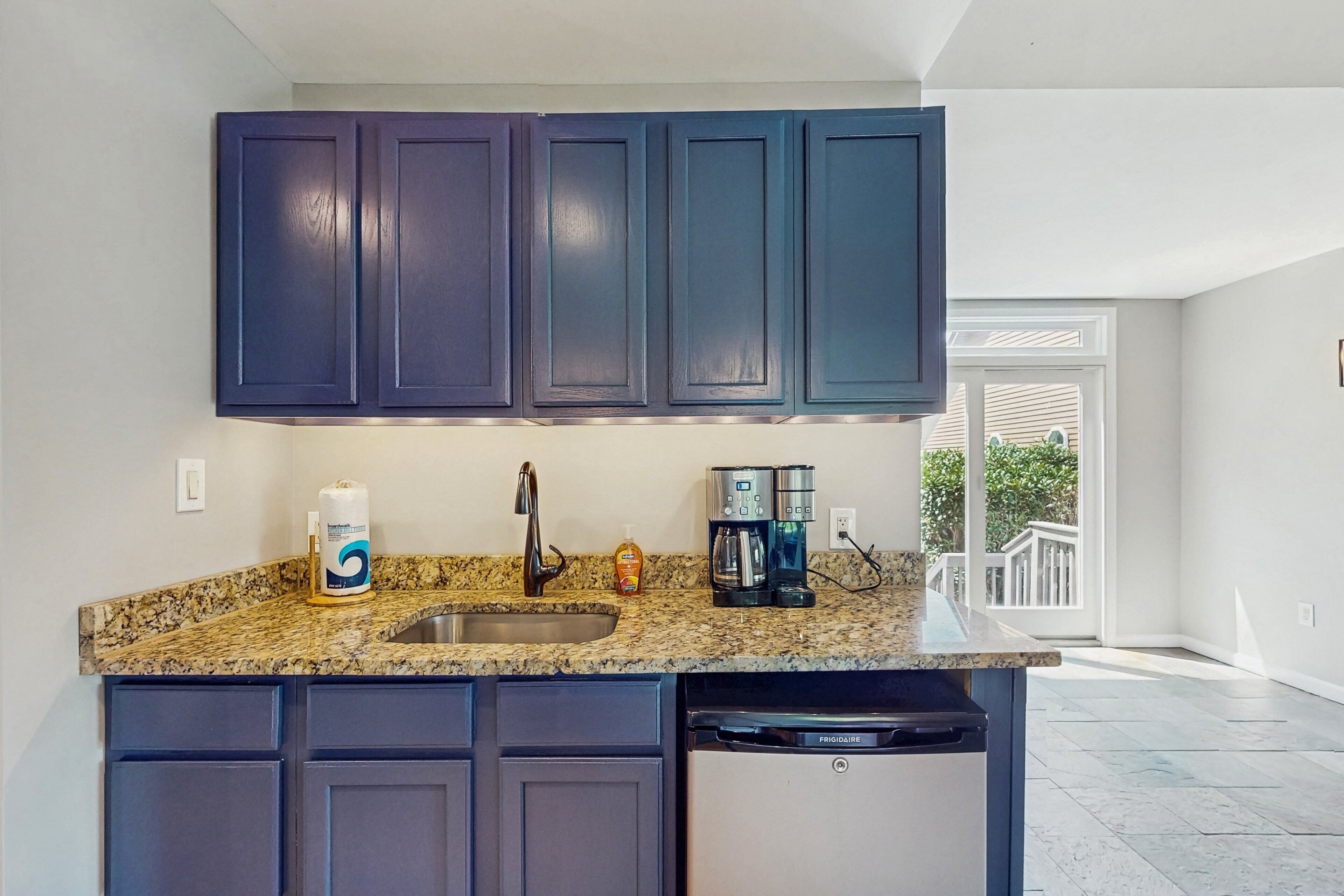 House, Multiple Beds, Hot Tub (Treasured Cove) | Interior