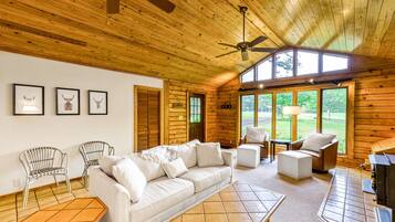 House, Multiple Beds, Kitchen (Tinavi Time) | Living area