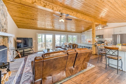 Secluded Lakefront Gem W/ Free Wifi, Two-level Deck, Private Dock & Great Views