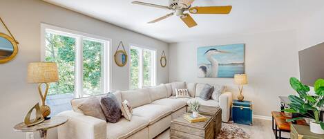 House, Multiple Beds, Patio (The Overwatch) | Living area