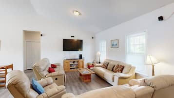 House, Multiple Beds, Kitchen (A Home Away) | Living area