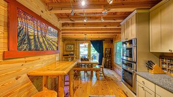 Cabin, Multiple Beds (The Last Cast) | Private kitchen