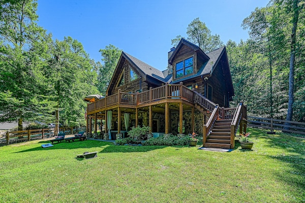 Luxurious Lakefront Cabin With Hot Tub, Game Room, & Washer/dryer- Dog Friendly - Lake Anna