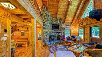 Cabin, Multiple Beds, Hot Tub (The Last Cast) | Living area