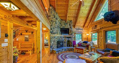 Luxurious Lakefront Cabin With hot Tub, Game Room, & Washer/dryer- dog Friendly