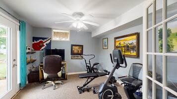 Casa, varias camas, hidromasaje (The Perch) | Sala de fitness