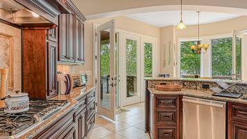 House, Berbilang Katil (Dream Lake Castle) | Dapur peribadi