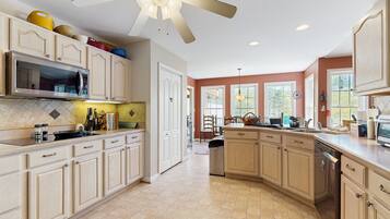 House, Multiple Beds, Hot Tub (Heron's Watch) | Private kitchen