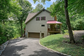 A two-story house with a garage, surrounded by trees and a well-maintained lawn. - Stunning Lakefront House With View, Free Wifi and Secluded Swimming Area (Spotsylvania)