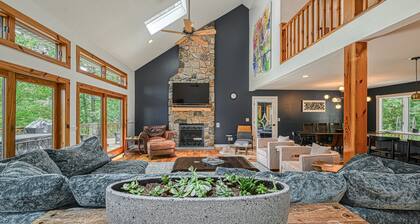 Stunning Lakefront House With View, Free Wifi and Secluded Swimming Area