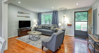 Quiet Lake Home With two Kayaks, Furnished Deck, Grill & Fast Wifi - Dogs OK