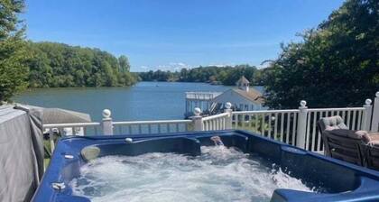 Lakefront Retreat With Views, hot Tub, Kid's Play Area, Dock & Fiber Internet