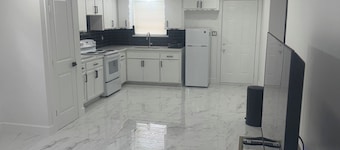 Cozy 2-bedroom house in serene Moore with AC comfort