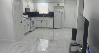 Cozy 2-bedroom house in serene Moore with AC comfort