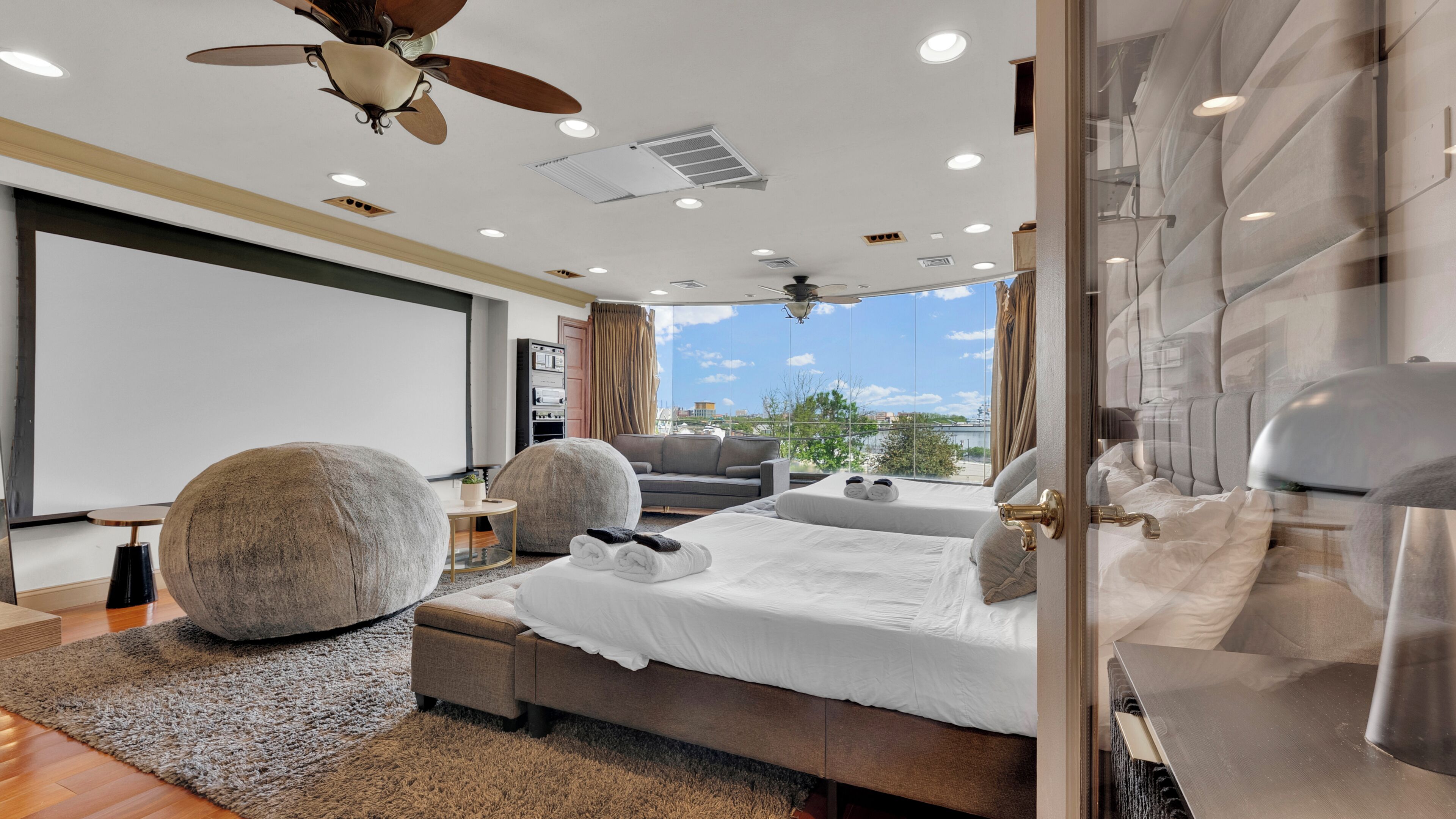House, 5 Bedrooms, City View | Desk, laptop workspace, iron/ironing board, WiFi (free)