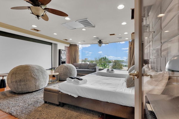 House, 5 Bedrooms, City View