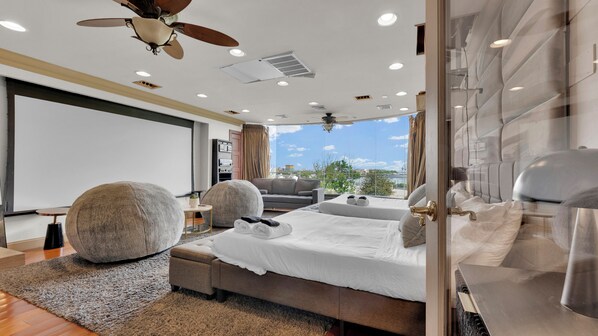 A modern bedroom with a large bed, a sofa, and a ceiling fan. - Apartment at S Front St Philadelphia (Philadelphia)