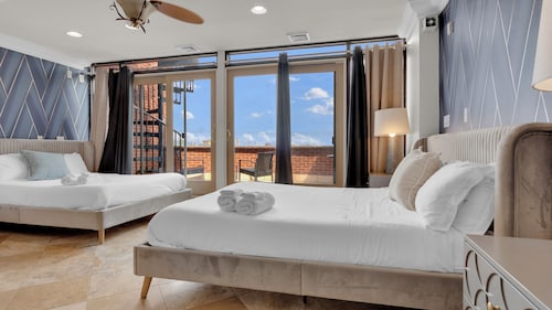 Apartment at S Front St Philadelphia