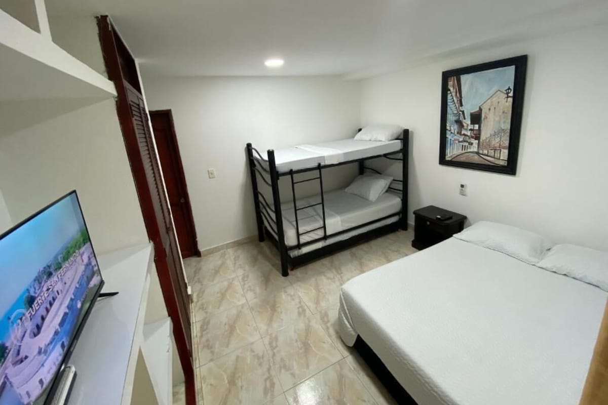 Deluxe Quadruple Room | WiFi (free), bed sheets