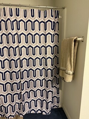 Toallas, jabón y papel higiénico