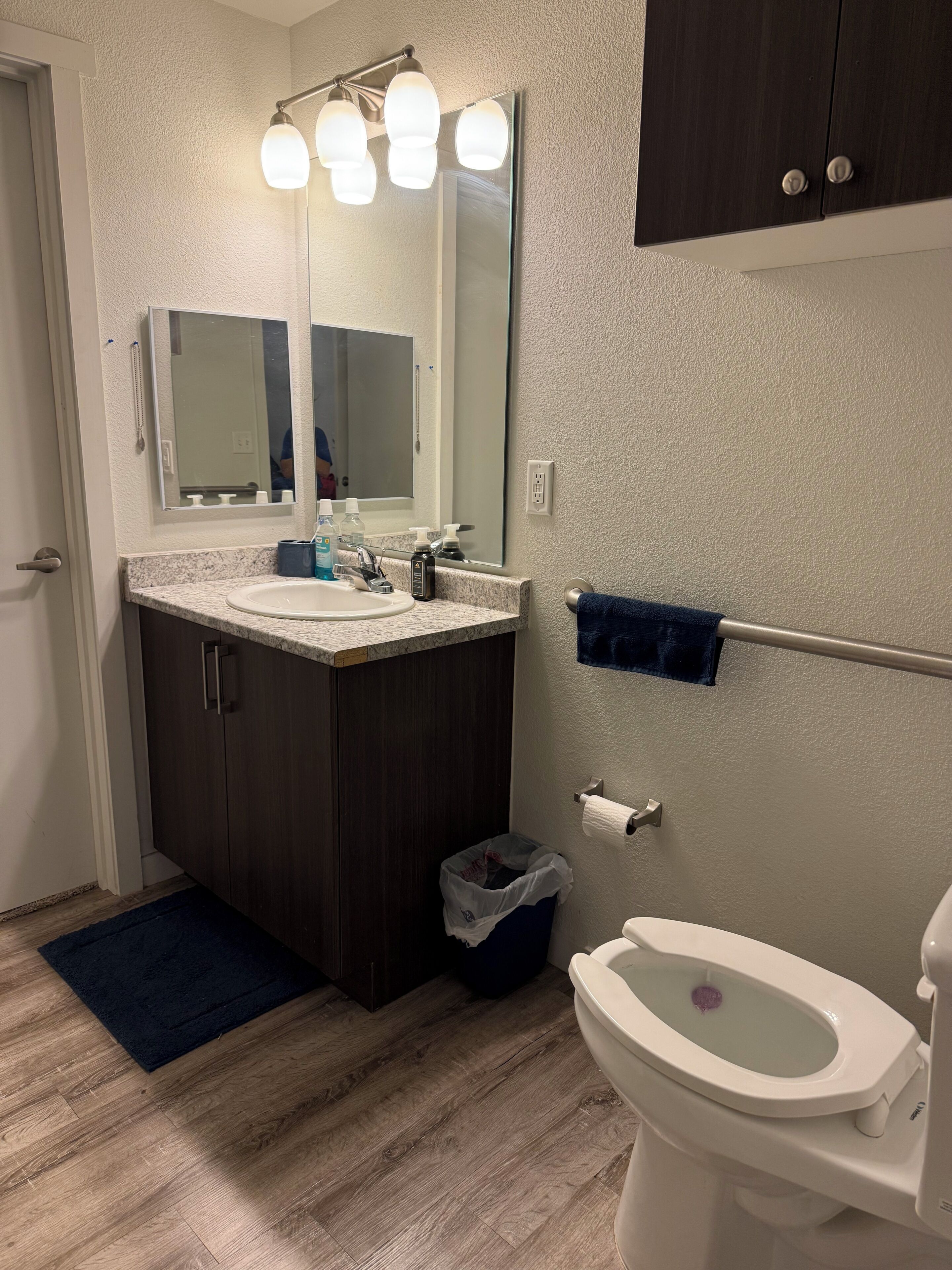 タオル、石鹸、トイレットペーパー