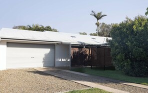 Exterior - Firepit | Pet friendly | King beds w luxury linen (Coolum Beach)