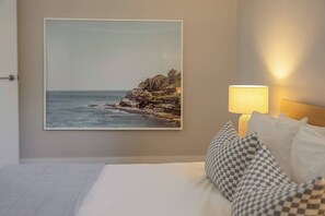 Room - Firepit | Pet friendly | King beds w luxury linen (Coolum Beach)