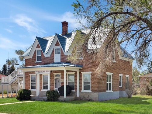 Historic Brick Home: Bryce Canyon Gateway, Sleeps 6