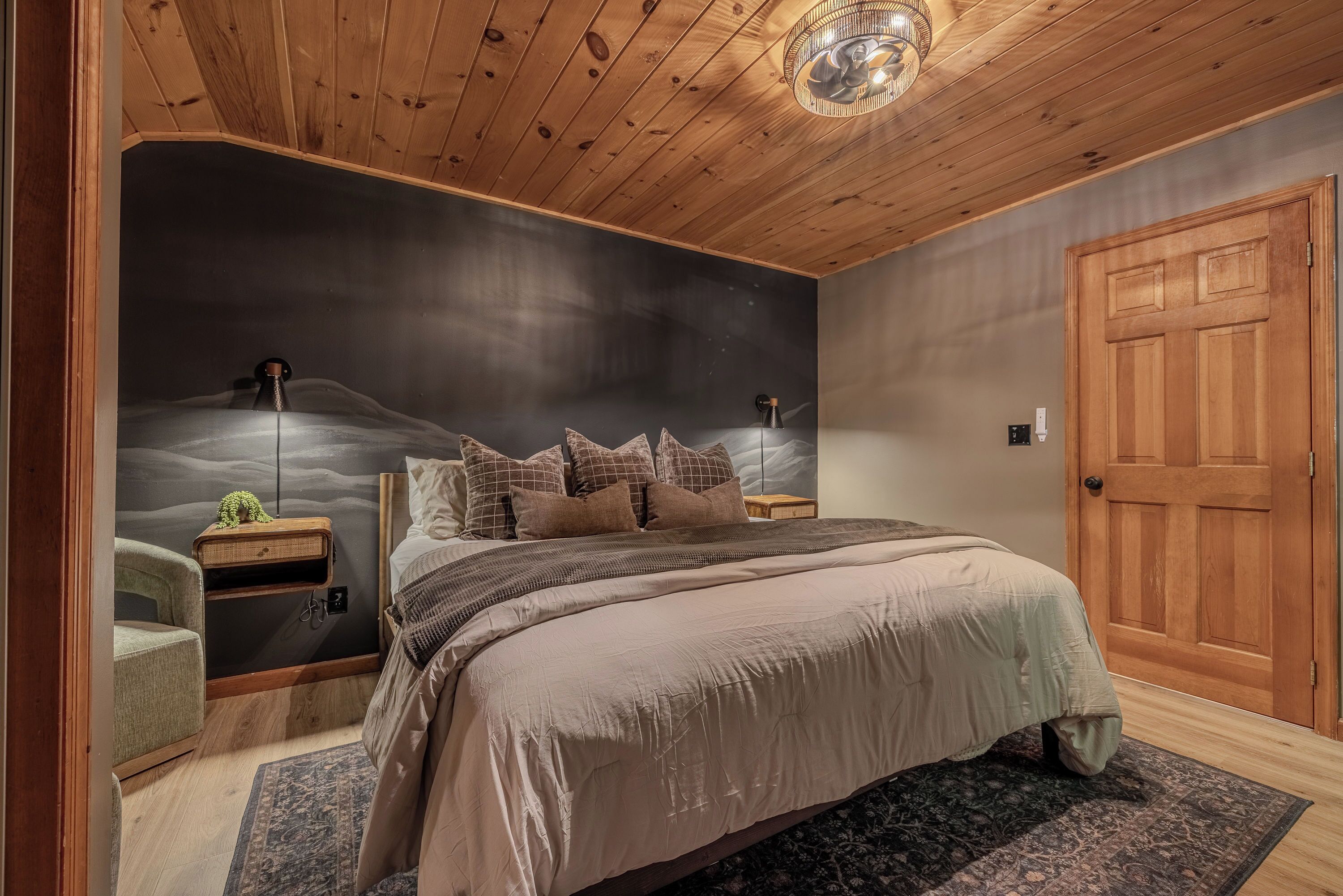 Tabla de planchar con plancha, wifi y ropa de cama 