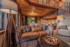 TV, fireplace - RidgeHaus | Gatlinburg (Gatlinburg)
