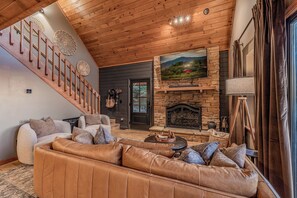 TV, fireplace - RidgeHaus | Gatlinburg (Gatlinburg)