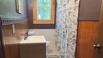 Haartrockner, Bidet, Handtücher, Seife