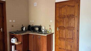 Fridge, microwave, stovetop, coffee/tea maker