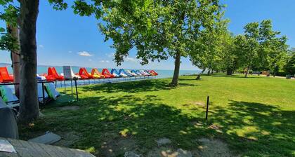 Holiday apartment with Wi-Fi, air conditioning, balcony and parking