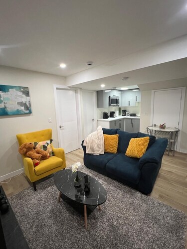 Cozy 2BR Home for 4 | Free Parking | Bus Stop Nearby | Feel at Home in Winnipeg