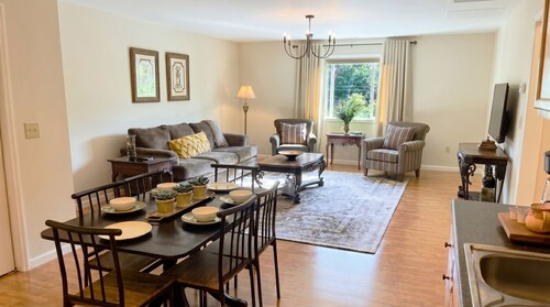 Convenient & Modern 2 Bed Apt Free Wi-Fi & Parking