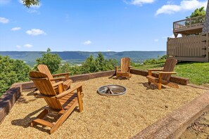 Property grounds - The Perch - Bluff Views, Hot Tub, Comfy Modern Feel (Trenton)