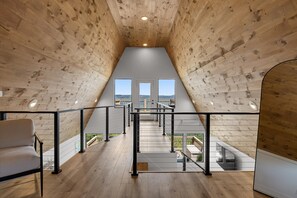 Interior - The Perch - Bluff Views, Hot Tub, Comfy Modern Feel (Trenton)