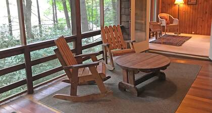 Charming 3-bedroom cottage in the heart of Mt. Gretna's Chautauqua